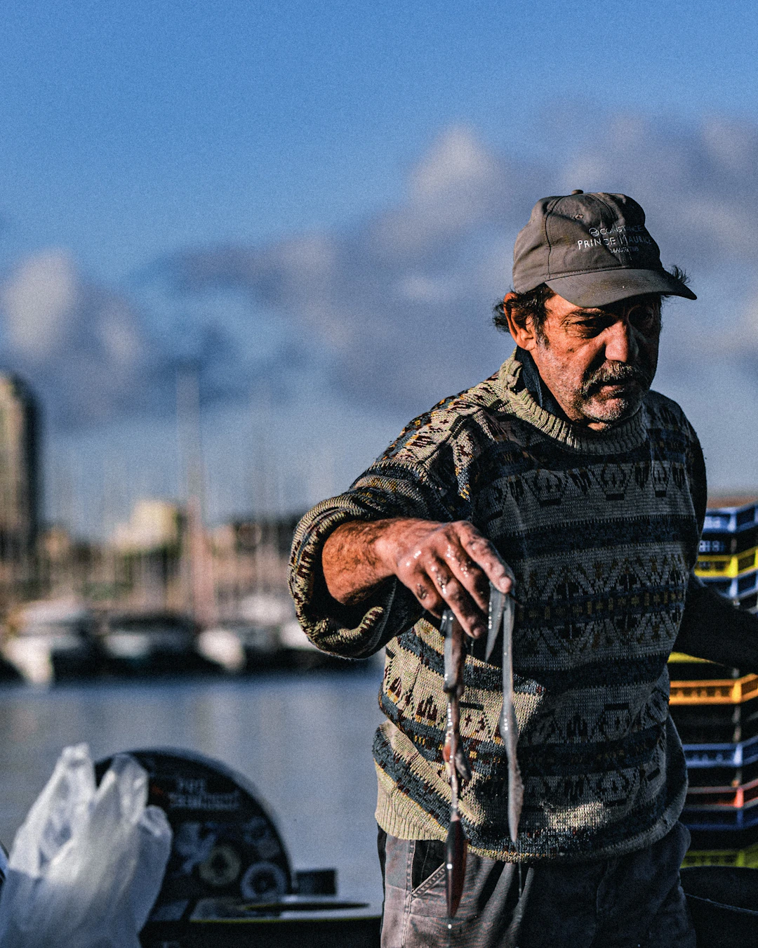 Retrato de pescador en el puerto
